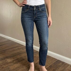 American Eagle Super-Stretch Skinny Jeans Size 6 Low-Rise Raw Hem Dark Wash 25"